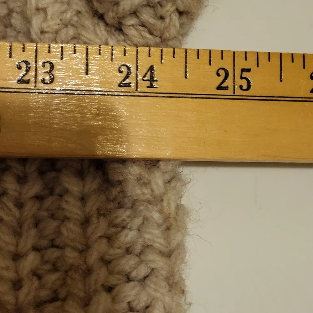 H&M Women's Tan Cable Knit Sweater Size Medium - Picture 8 of 9